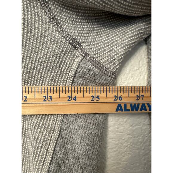 Twenty Eight & Main Grey Quilted Panel Boxy Logo Sweatshirt Men’s Size XLarge - Picture 3 of 7